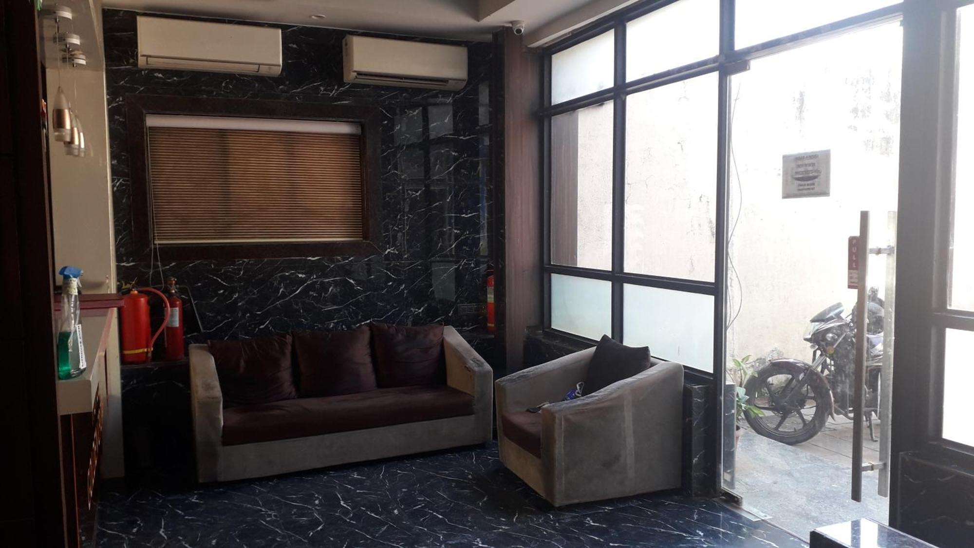 Shine Hospitality Crown Hotel - Mumbai — Photos 1
